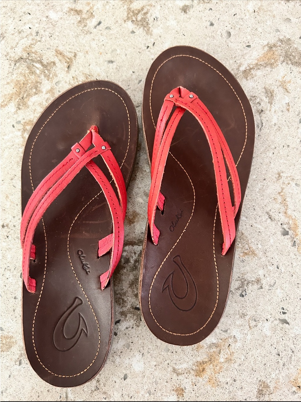 OluKai Women's Coral Red Leather Thong Sandals